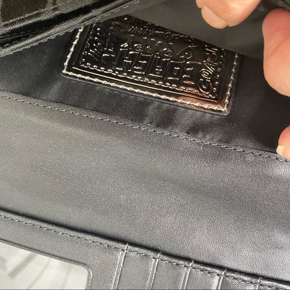 Coach Poppy wristlet with great silver detail! - Picture 6 of 7